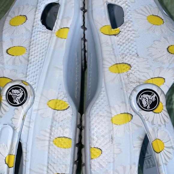 Crocs Light Blue with Daisy - Picture 7 of 7